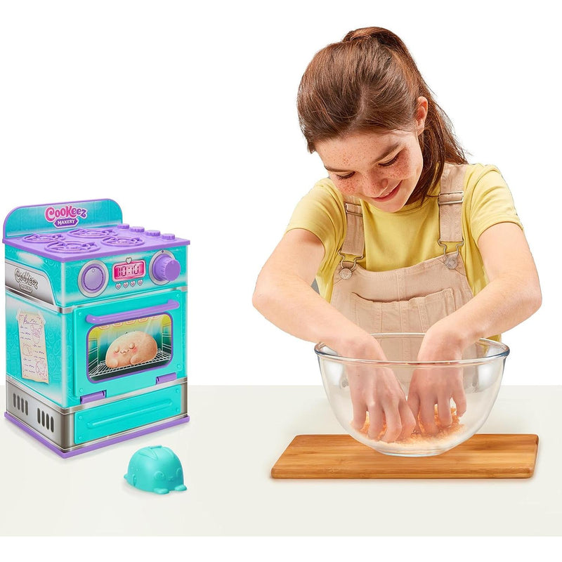 Baked Treatz. Mix & Make a Plush Best Friend! Place Your Dough in the Oven and Be Amazed When a Warm, Scented, Interactive, Plush Friend Comes Out! Which Surprise Bake Will You Make? MOOSE TOYS LLC