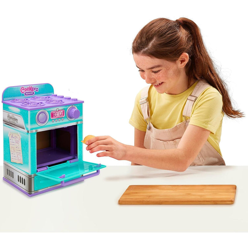 Baked Treatz. Mix & Make a Plush Best Friend! Place Your Dough in the Oven and Be Amazed When a Warm, Scented, Interactive, Plush Friend Comes Out! Which Surprise Bake Will You Make? MOOSE TOYS LLC